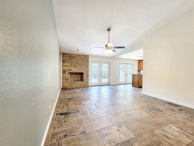 Building Photo - 10064 Woodland Village Dr