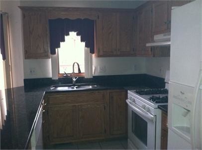 Building Photo - 1624 Day Lily Ln
