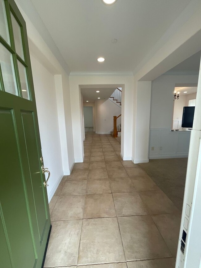 Building Photo - Spacious 5-Bedroom Home in San Jose – Idea...