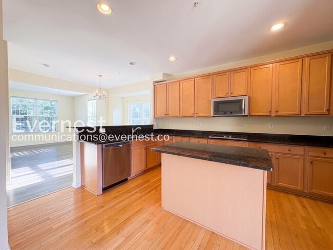 Building Photo - 6137 Hanlon St
