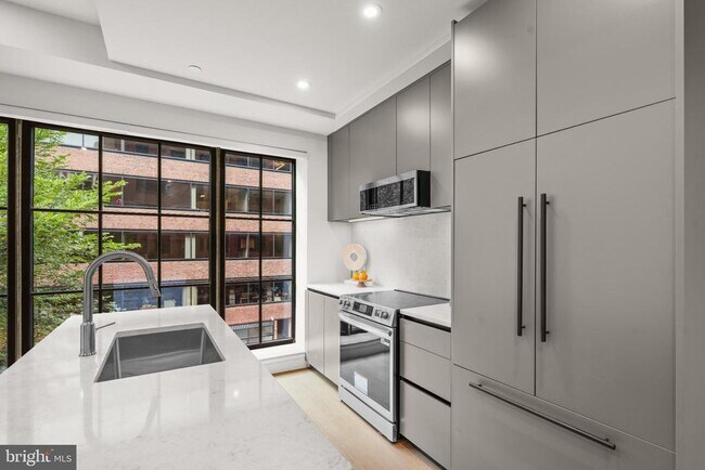 Foto del edificio - 2121 Ward Pl NW