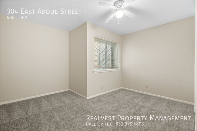 Foto del edificio - 304 E Adoue St