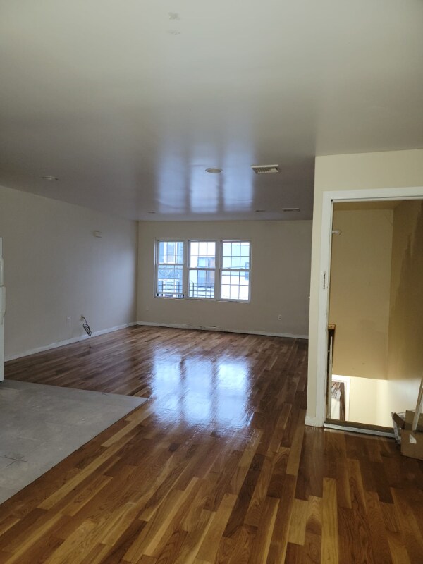 Foto principal - 71 Haledon Ave