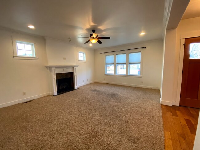 Building Photo - 3167 Spring Ridge Dr