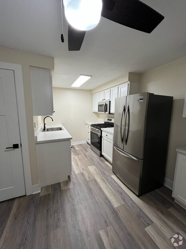 Building Photo - 577 Pine Line Dr