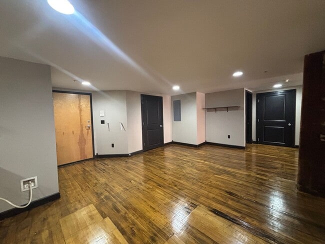 Building Photo - Beautiful 3 bedroom 2 bathroom loft at fou...
