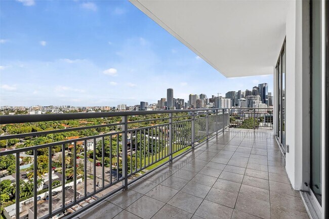 Foto del edificio - 2021 SW 3rd Ave