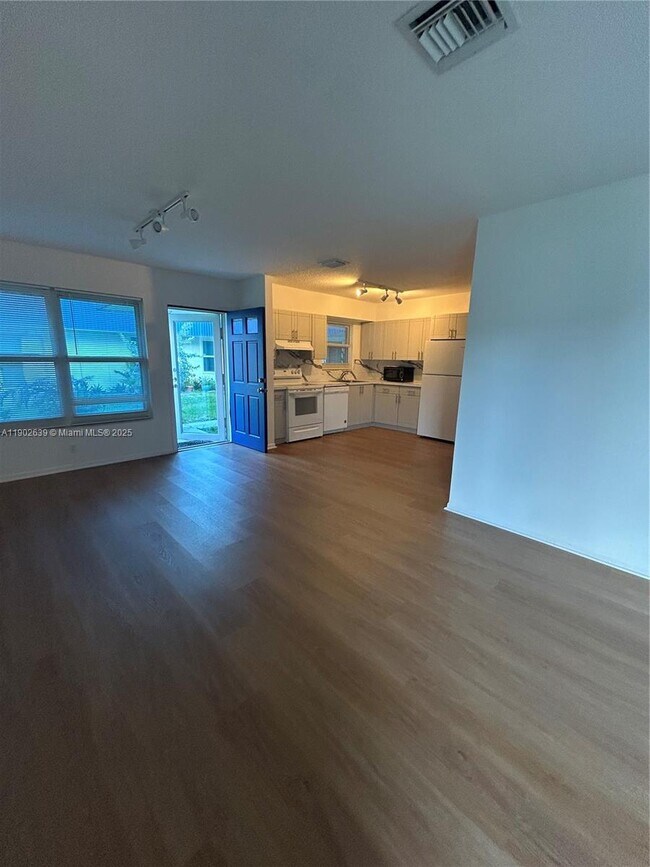 Foto del edificio - 305 Lewis Ln