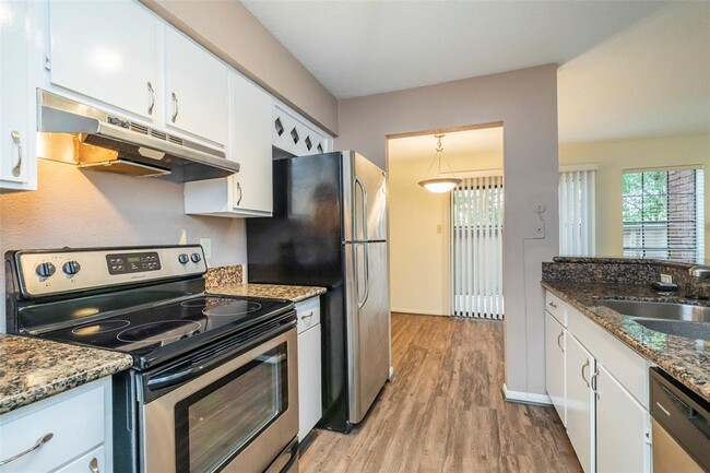 Foto del edificio - 2211 S Kirkwood Rd