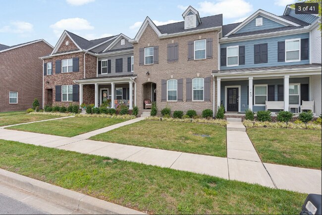 Foto del edificio - 141 Saddle Wood Ln