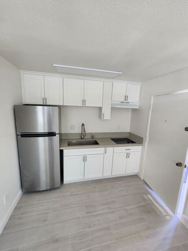 Foto del edificio - MOVE-IN Special 1 Month FREE Rent! Summer Special!!