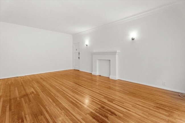 Building Photo - 838 S Mansfield Ave