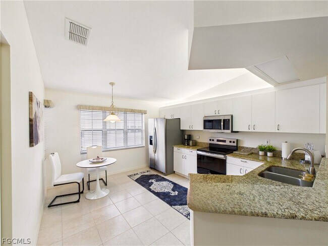 Foto del edificio - 7435 Plumbago Bridge Rd