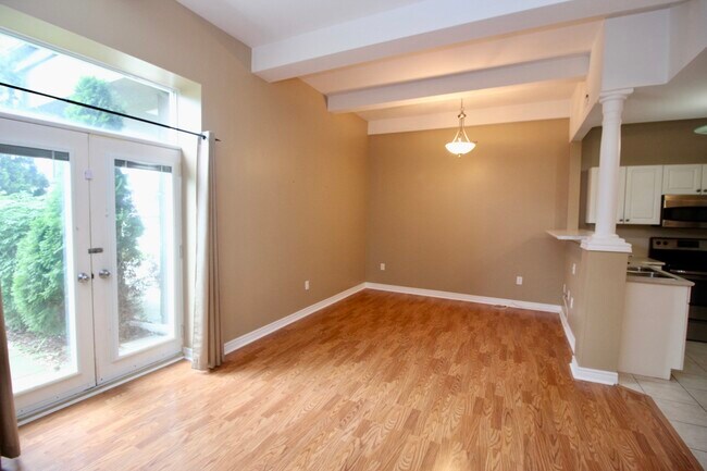 Photo du bâtiment - 6365 Drummond Rd