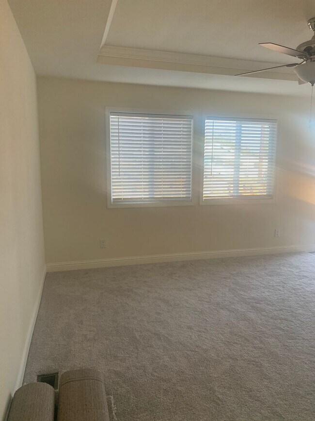 Foto del edificio - Central Paradise Location Brand Newer 3 be...