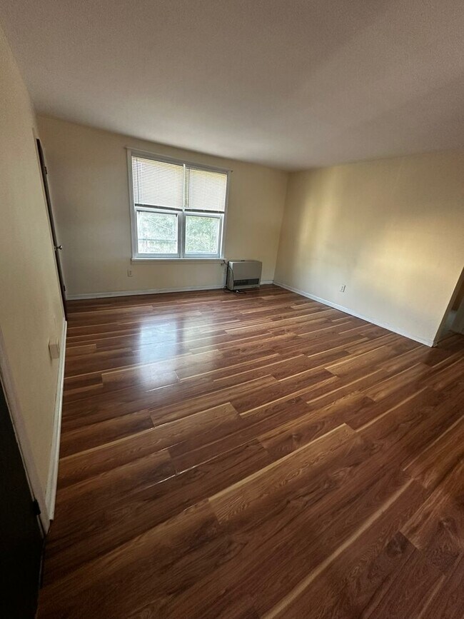 Building Photo - 207 S Union St