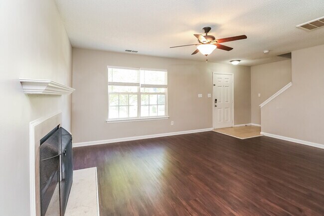 Foto del edificio - 9224 Garnet Field Ct