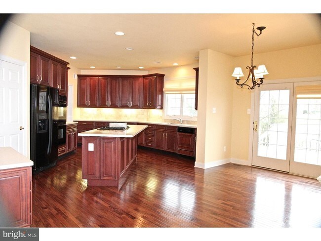 Building Photo - 265 Rivercrest Dr