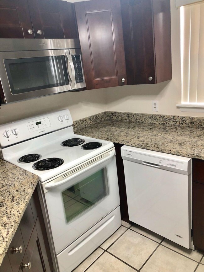 Building Photo - 1741 Royal Forest Ct