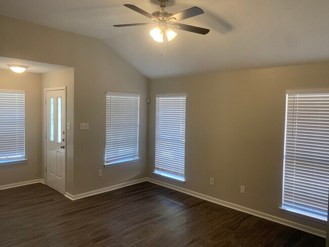 Building Photo - 7823 Log Hollow Dr