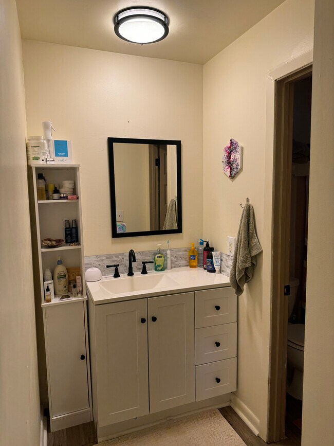 Foto del edificio - 1808 Dewrell Sq