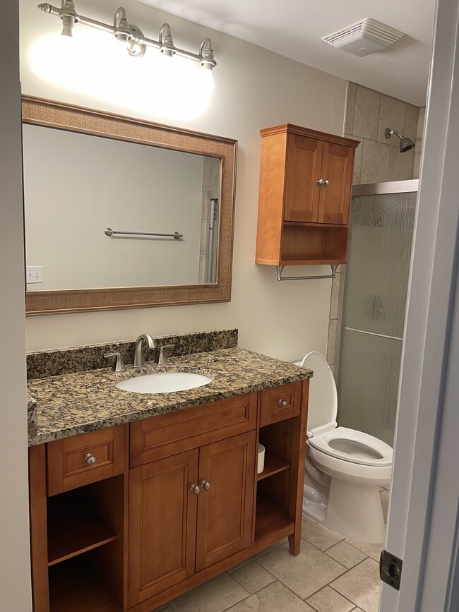 Building Photo - 9162 Robin Ct