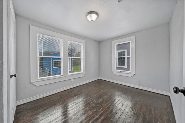 Building Photo - 2205 Sumpter St