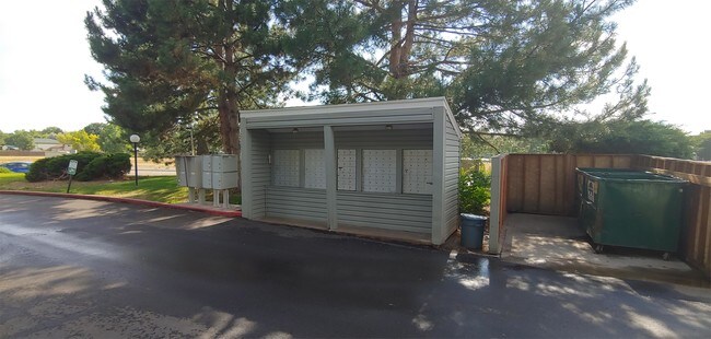 Building Photo - 908 S Walden Way