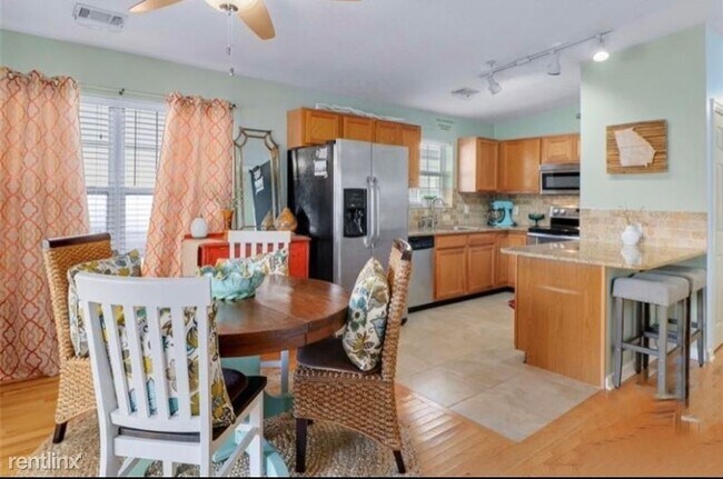 Building Photo - 3 br, 2 bath House - 133B Lewis Ave
