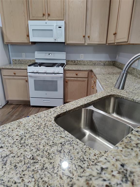 Foto del edificio - 14123 Curry Creek Ln