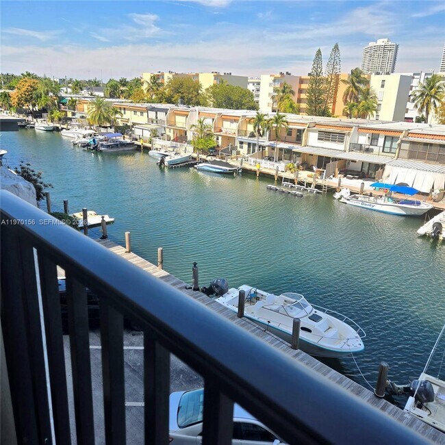 Foto del edificio - 3703 NE 166th St