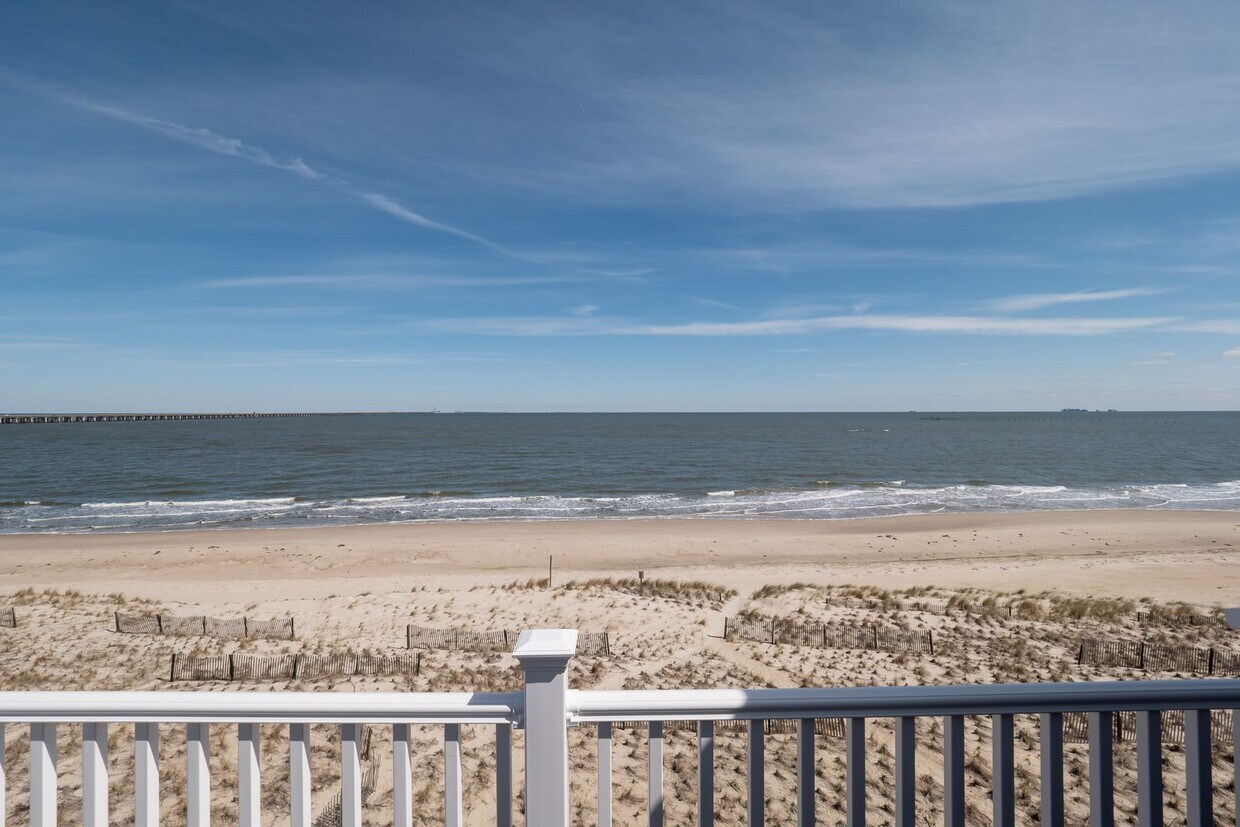 Primary Photo - Beautiful beachfront condo overlooking the...
