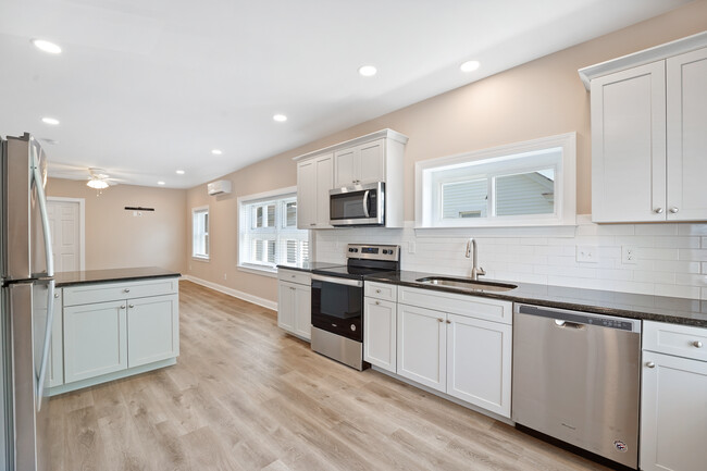 Newly renovated kitchen - 219 E State St