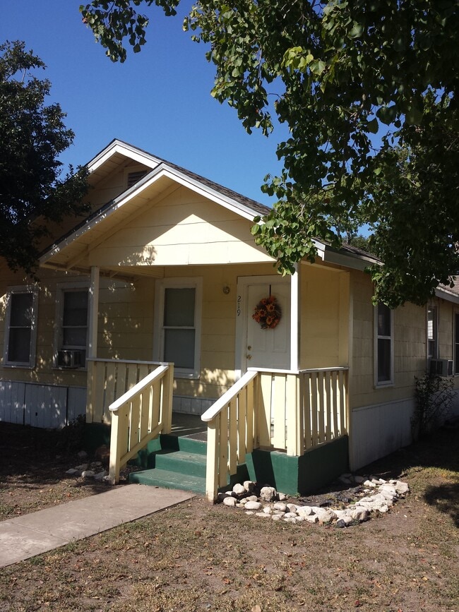 Building Photo - 219 Tutt Ave