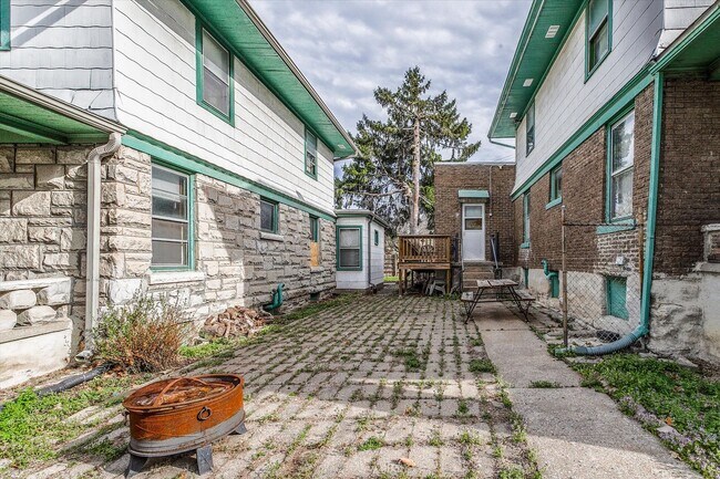 Foto del edificio - 912 E 31st St