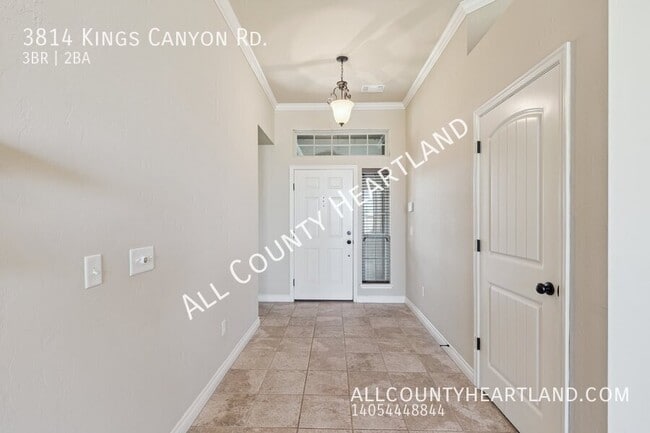 Building Photo - 3814 Kings Canyon Rd