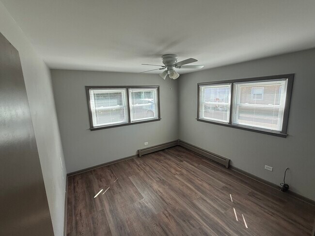 Foto del edificio - 4605 Maple Ave