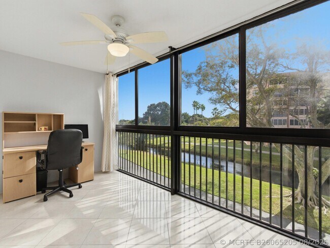 Foto del edificio - 14475 Strathmore Ln