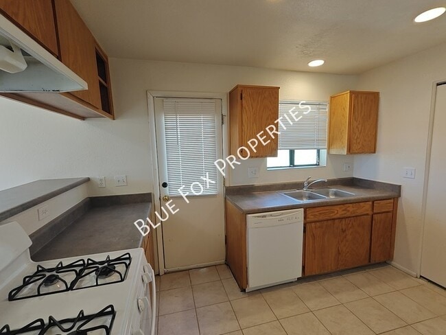 Building Photo - 3318 E Bellevue St