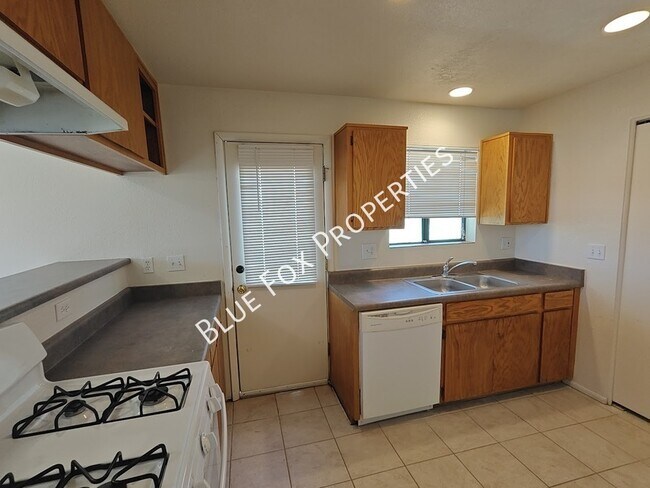 Foto del edificio - 3318 E Bellevue St