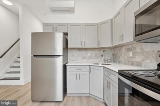 Building Photo - 2250 N Woodstock St