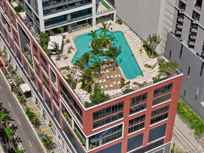 Foto del edificio - 159 NE 6th St
