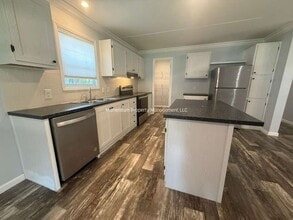Building Photo - 7034 Hilton Dr