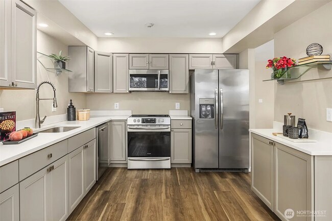 Foto del edificio - Beautiful 3 Bedroom Townhome in Redmond