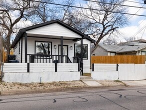 Building Photo - 2308 Santa Maria St