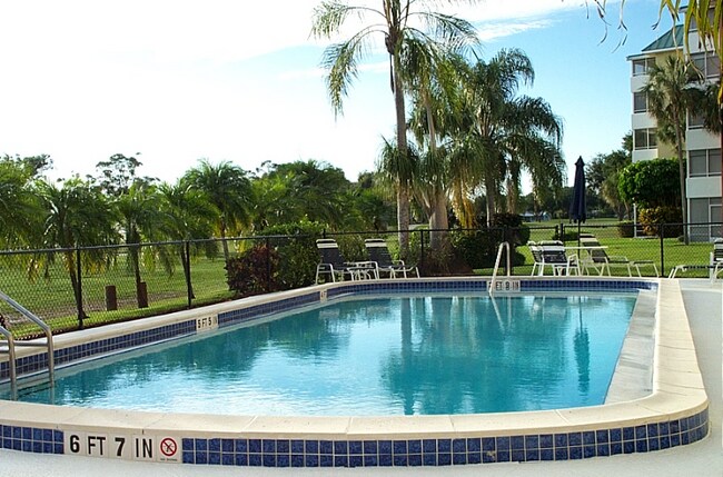 Foto del edificio - 190 Pebble Beach Blvd