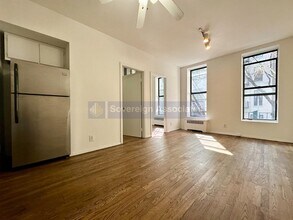 Building Photo - 156 E 85th St