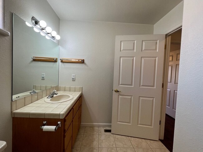 Building Photo - Beautiful 3 bedroom, 2 bath patio home in the Westwood neighborhood