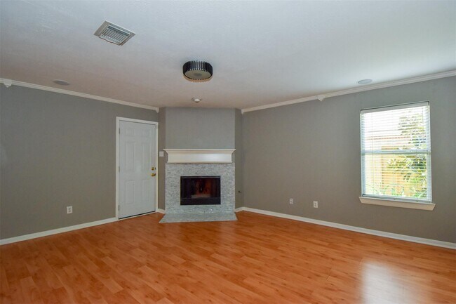 Foto del edificio - 26986 Crown Haven Dr