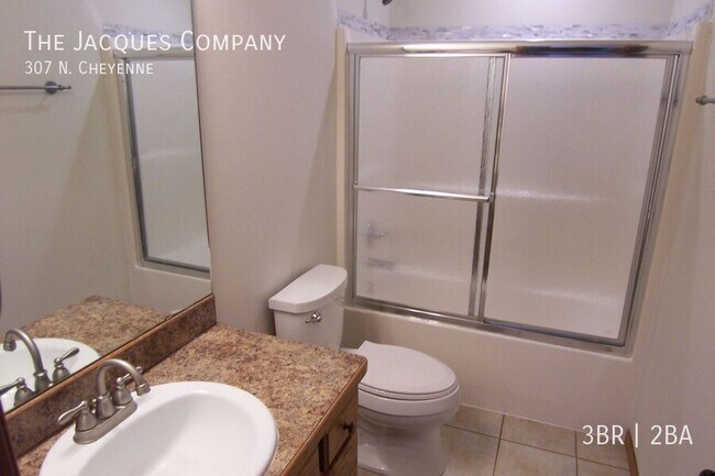 Foto del edificio - 307 N. Cheyenne-